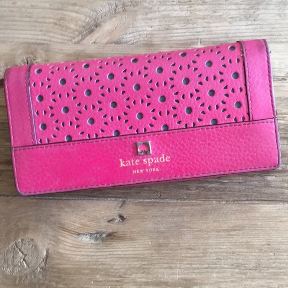 kate spade Handbags - Kate Spade Perri Lane wristlet/wallet